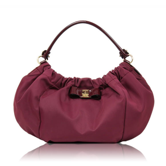 FERRAGAMO ヴァラ 37 x21 x15cm(幅 x 高さ x マチ) 