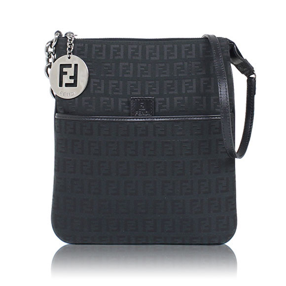 FENDI ショルダーバッグ 21 x24 x1cm(幅 x 高さ x マチ)