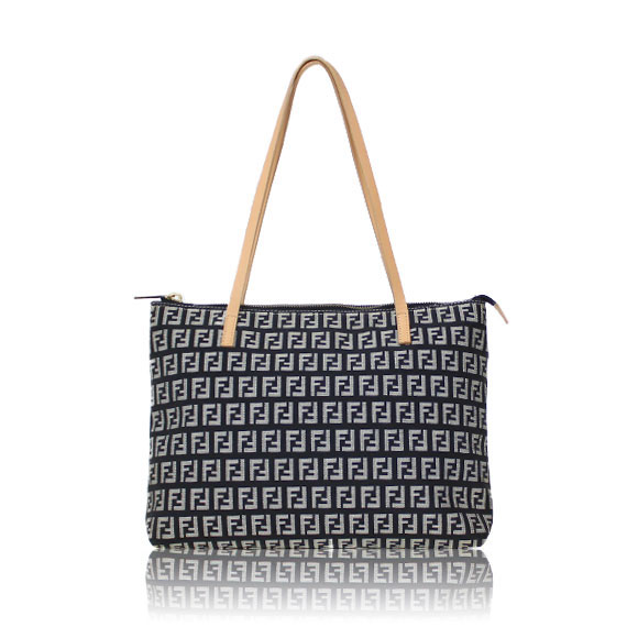 FENDI トートバッグ 27 x21 x7cm(幅 x 高さ x マチ)