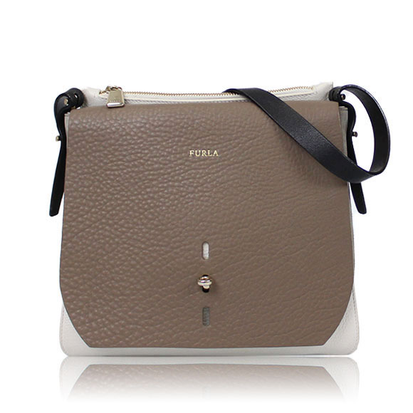 FURLA ショルダーバッグ 26 x25 x7cm(幅 x 高さ x マチ)