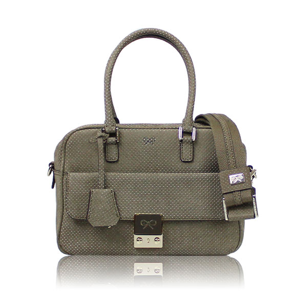 ANYA HINDMARCH カーカー 26 x17 x10cm(幅 x 高さ x マチ)