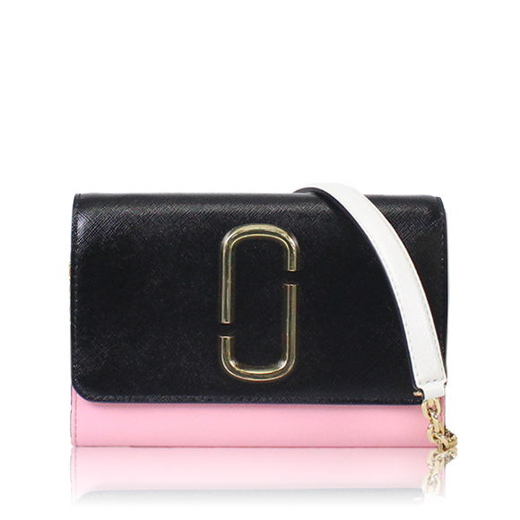 MARC JACOBS スナップショット 18 x12 x2cm(幅 x 高さ x マチ)