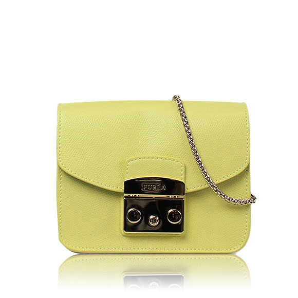 FURLA チェーンショルダーバッグ 17 x14 x7cm(幅 x 高さ x マチ)