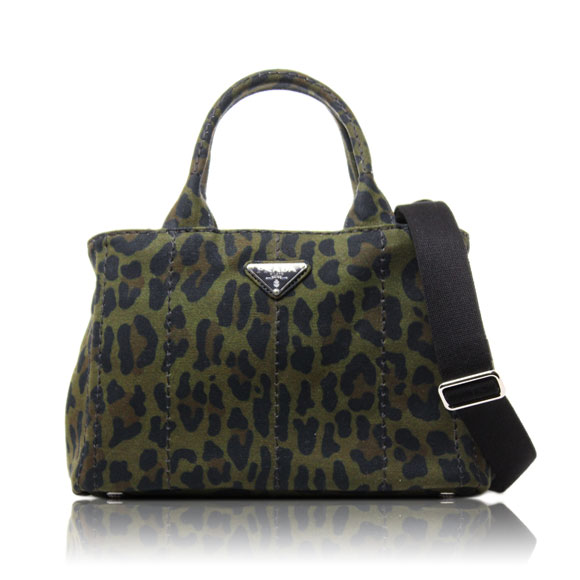 PRADA カナパ 27 x18 x15cm(幅 x 高さ x マチ)