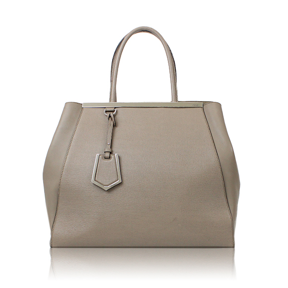 FENDI トゥージュール 38 x 32 x15cm(幅 x 高さ x マチ)