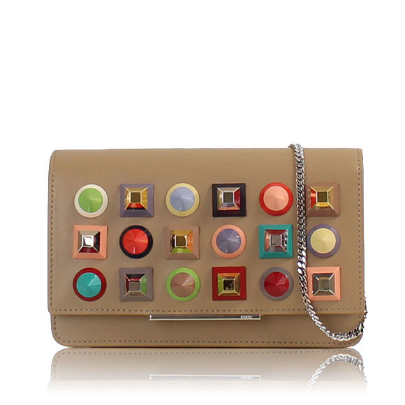FENDI マルチスタッズショルダーバッグ 19 x12 x4cm(幅 x 高さ x マチ)