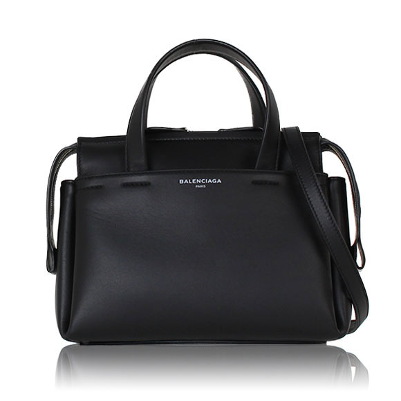 BALENCIAGA ミディアムポートフォリオ 21&nbsp;x18&nbsp;x9cm(幅&nbsp;x 高さ&nbsp;x マチ)