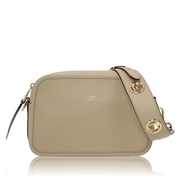 FENDI キャム 22 x15 x8cm(幅 x 高さ x マチ)