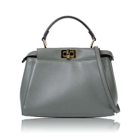 FENDI ミニピーカブー 23 x18 x11cm(幅 x 高さ x マチ)