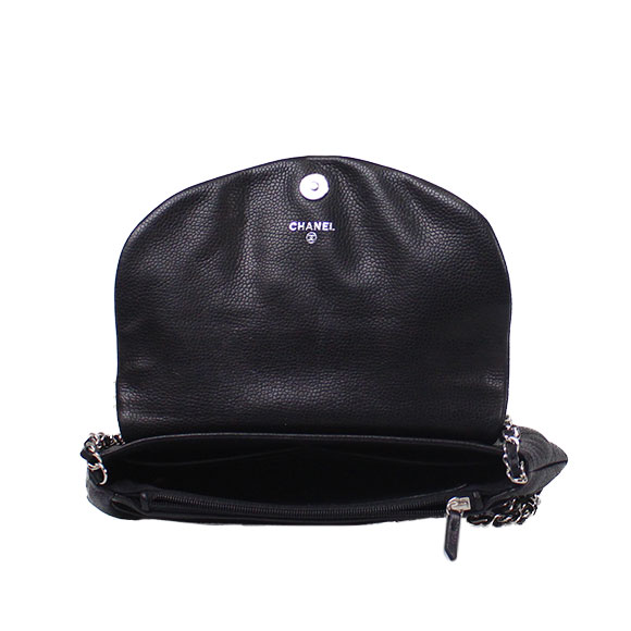 CHANEL（シャネル）ハーフムーンチェーンウォレット