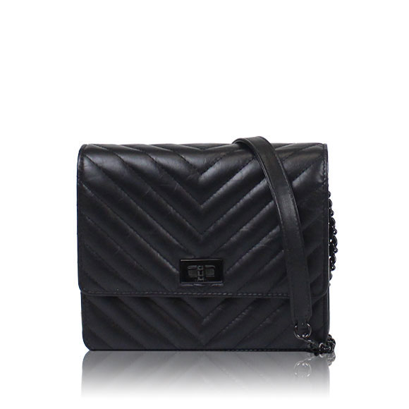 CHANEL Vステッチチェーンショルダーバッグ 17&nbsp;x14&nbsp;x5cm(幅&nbsp;x 高さ&nbsp;x マチ)
