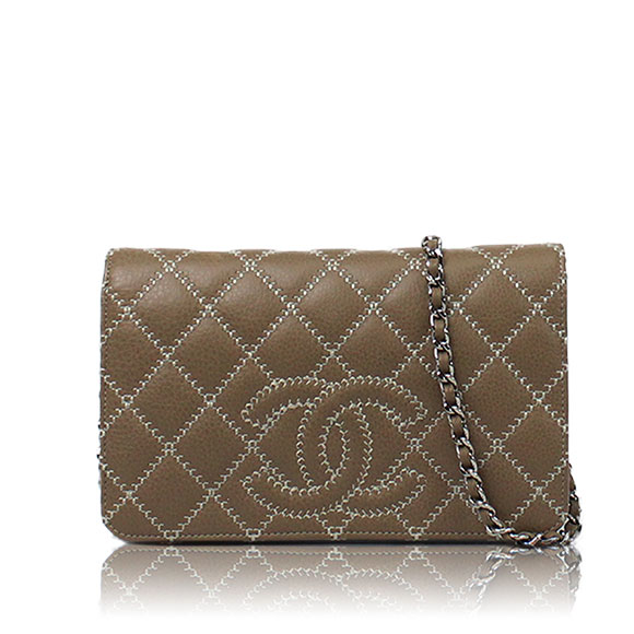 CHANEL チェーンウォレット 19 x12 x4cm(幅 x 高さ x マチ)