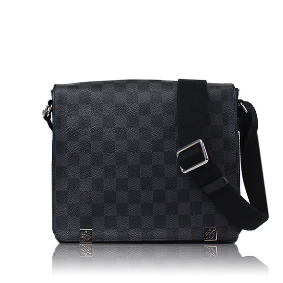 LOUIS VUITTON ディストリクトPM 25 x21 x7cm(幅 x 高さ x マチ)