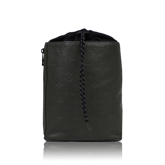 LOUIS VUITTON チョークスリングバッグ 19 x23 x8cm(幅 x 高さ x マチ)