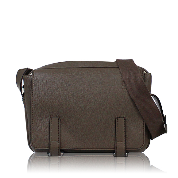 LOEWE ミリタリーメッセンジャーバッグXS 22 x17 x8cm(幅 x 高さ x マチ)