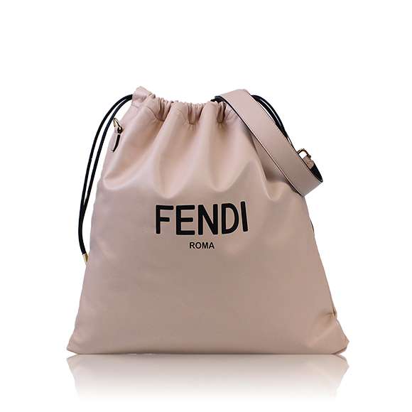 FENDI（フェンディ）スリムクラッチミディアム | Outfit Of The Day | 【公式】ラクサス  [ブランドバッグレンタル・シェアリングサービス]