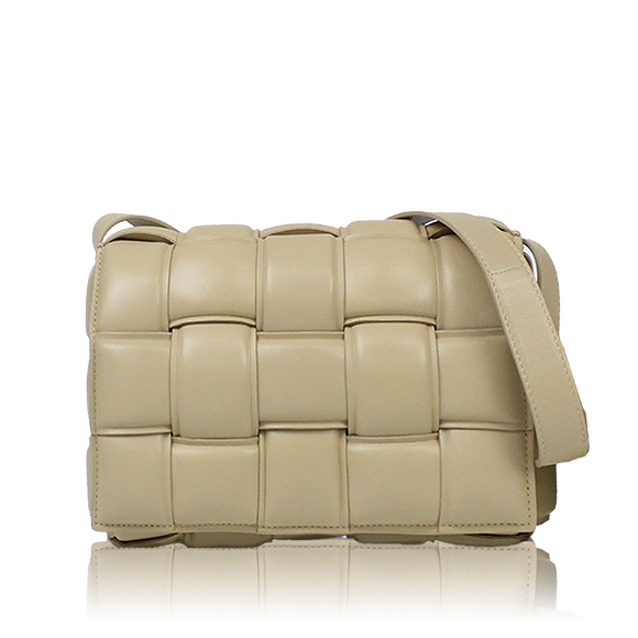 BOTTEGA VENETA パデッドカセット 24 x15 x5cm(幅 x 高さ x マチ)