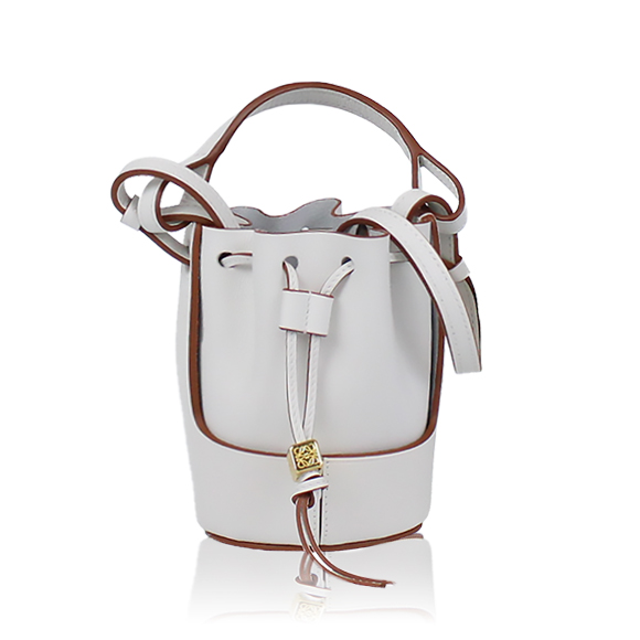 LOEWE バルーンバッグナノ 9&nbsp;x13&nbsp;x7cm(幅&nbsp;x 高さ&nbsp;x マチ)