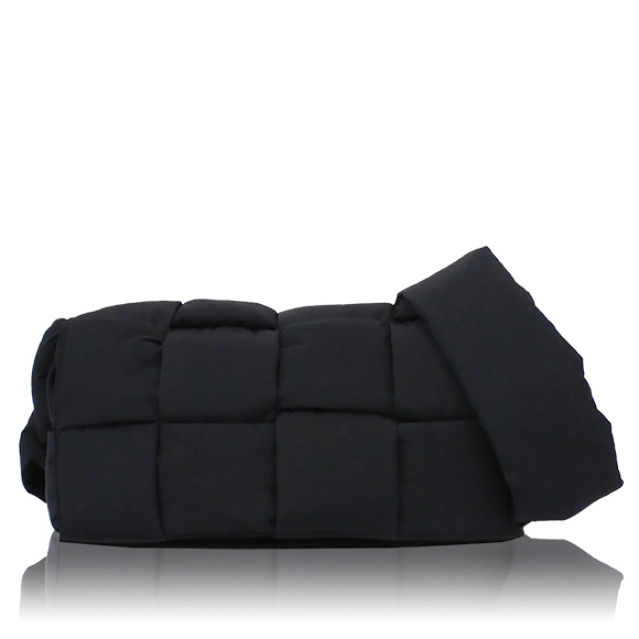 BOTTEGA VENETA パデッドテックカセット 30&nbsp;x15&nbsp;x9cm(幅&nbsp;x 高さ&nbsp;x マチ)