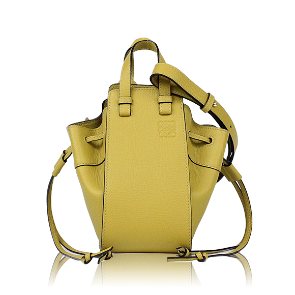 LOEWE ハンモックドローストリングミニ 15&nbsp;x18&nbsp;x11cm(幅&nbsp;x 高さ&nbsp;x マチ)