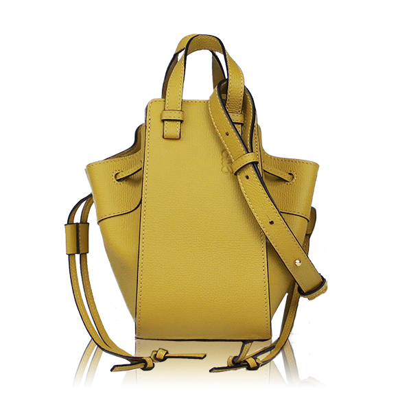 LOEWE ハンモックドローストリングミニ 15&nbsp;x21&nbsp;x10cm(幅&nbsp;x 高さ&nbsp;x マチ)