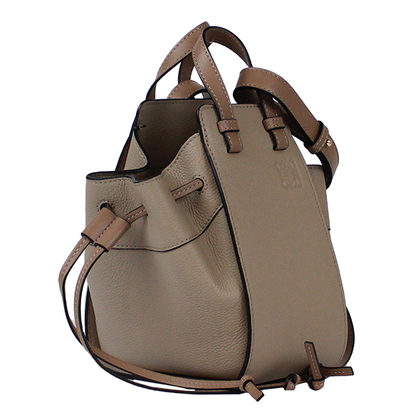 LOEWE（ロエベ）ハンモックドローストリングミニ
