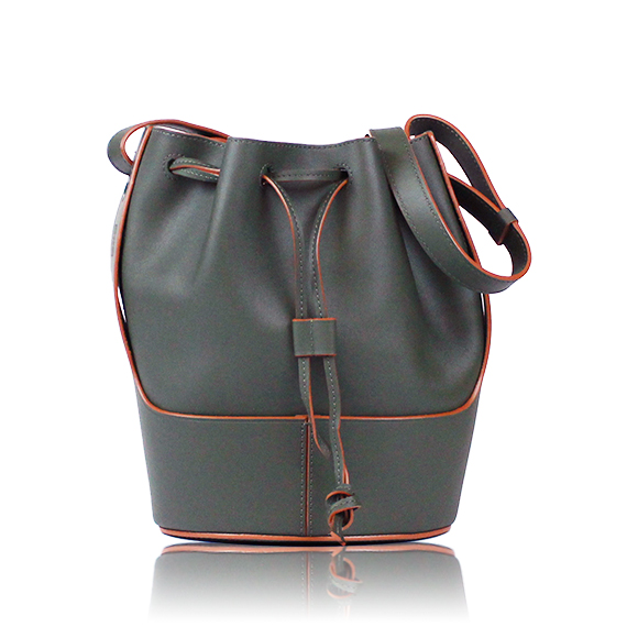 LOEWE バルーンバッグスモール 18&nbsp;x24&nbsp;x13cm(幅&nbsp;x 高さ&nbsp;x マチ)