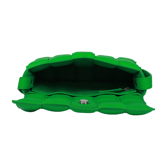 BOTTEGA VENETA（ボッテガ・ヴェネタ）パデッドカセット