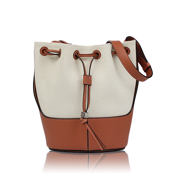 LOEWE バルーンバッグスモール 18&nbsp;x23&nbsp;x13cm(幅&nbsp;x 高さ&nbsp;x マチ)