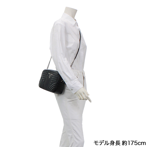 チェーンショルダーバッグ