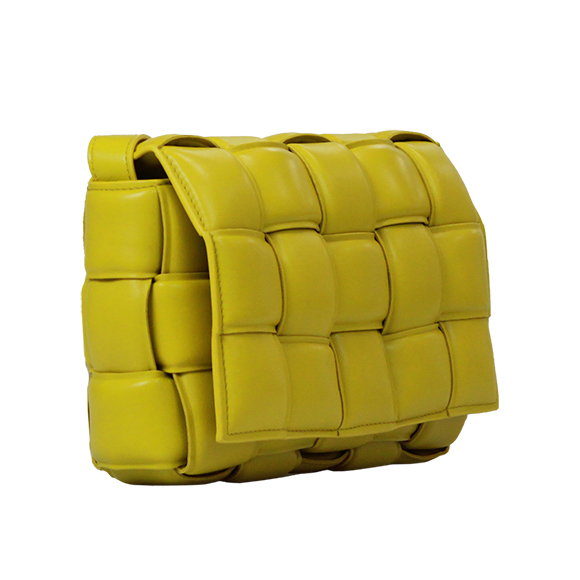 BOTTEGA VENETA（ボッテガ・ヴェネタ）パデッドカセット