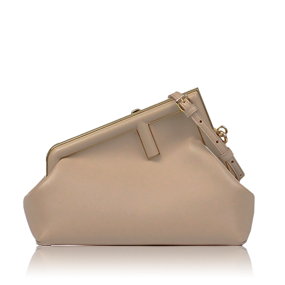FENDI ファーストスモール 23&nbsp;x16&nbsp;x9cm(幅&nbsp;x 高さ&nbsp;x マチ)