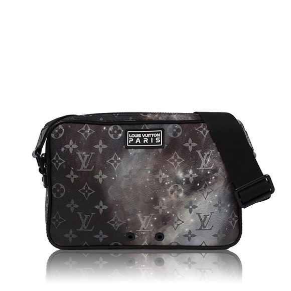 LOUIS VUITTON アルファメッセンジャー 25 x17 x4cm(幅 x 高さ x マチ)