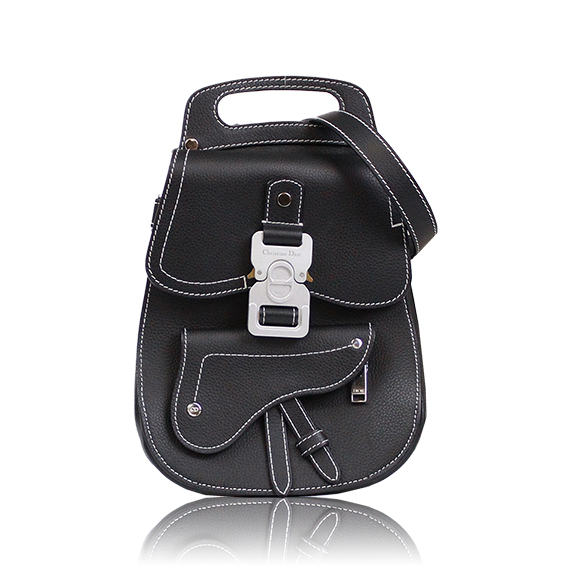 Dior サドルミニバックパック 17&nbsp;x22&nbsp;x9cm(幅&nbsp;x 高さ&nbsp;x マチ)