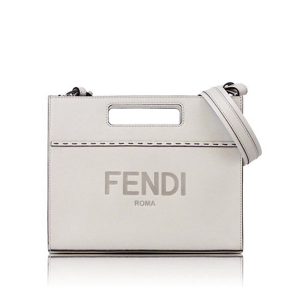 FENDI ショッパースモール 23 x19 x3cm(幅 x 高さ x マチ)