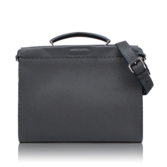 FENDI ピーカブーアイコニックフィット 