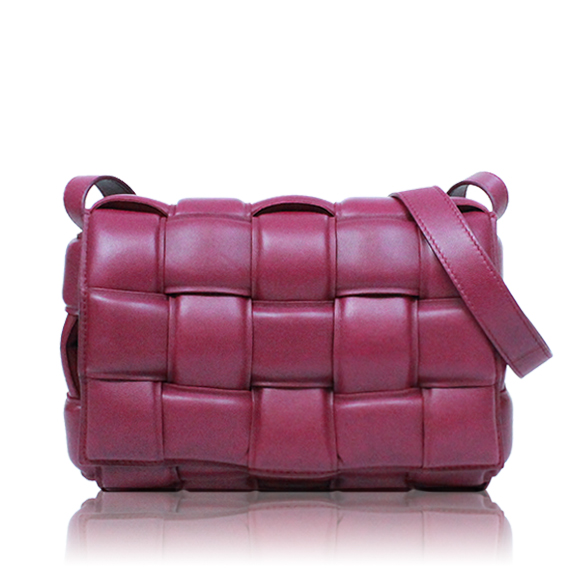 BOTTEGA VENETA パデッドカセット 24 x16 x5cm(幅 x 高さ x マチ)