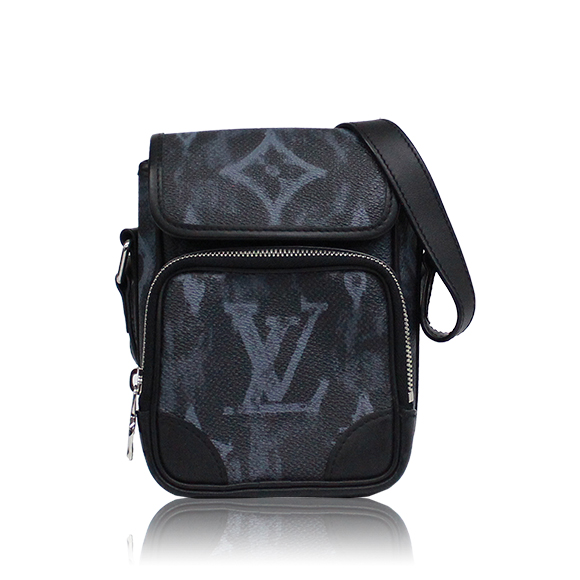LOUIS VUITTON アマゾンメッセンジャー 11&nbsp;x16&nbsp;x5cm(幅&nbsp;x 高さ&nbsp;x マチ)