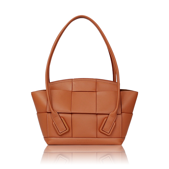 BOTTEGA VENETA スモールザアルコ 22&nbsp;x16&nbsp;x9cm(幅&nbsp;x 高さ&nbsp;x マチ)