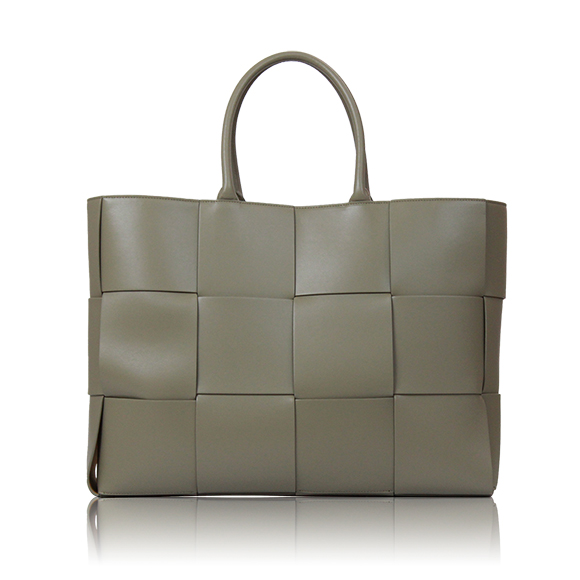 BOTTEGA VENETA ラージアルコトートバッグ 45&nbsp;x33&nbsp;x11cm(幅&nbsp;x 高さ&nbsp;x マチ)