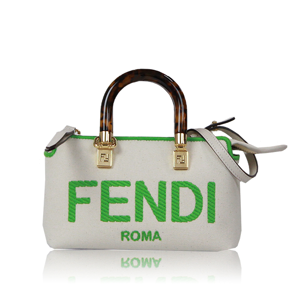 FENDI バイザウェイミニ 17 x11 x9cm(幅 x 高さ x マチ)