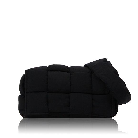 BOTTEGA VENETA パデッドテックカセットベルトバッグ 18 x8 x4cm(幅 x 高さ x マチ)