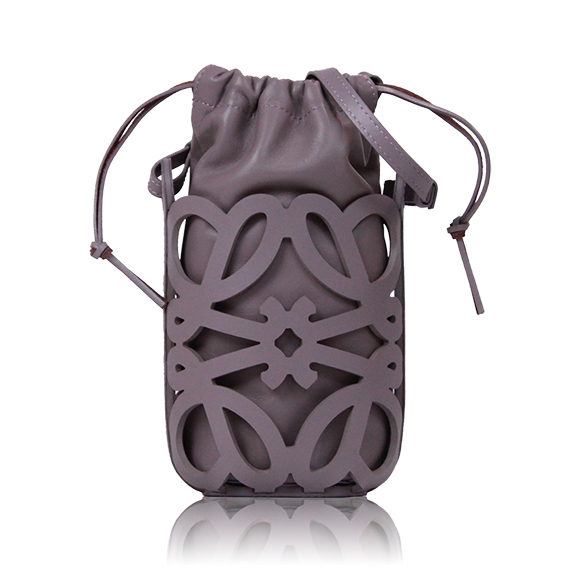 LOEWE アナグラムカットアウトポケット 11 x21 x8cm(幅 x 高さ x マチ)