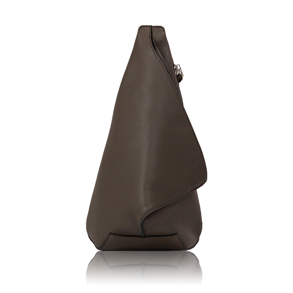 LOEWE アントンスリング 17 x34 x11cm(幅 x 高さ x マチ)