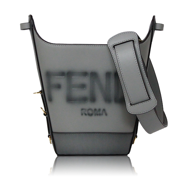 FENDI ショルダーバッグ 11 x22 x10cm(幅 x 高さ x マチ)