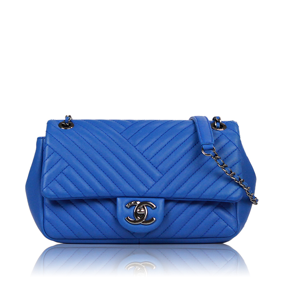 CHANEL シェブロンチェーンショルダーバッグ 21 x14 x6cm(幅 x 高さ x マチ)