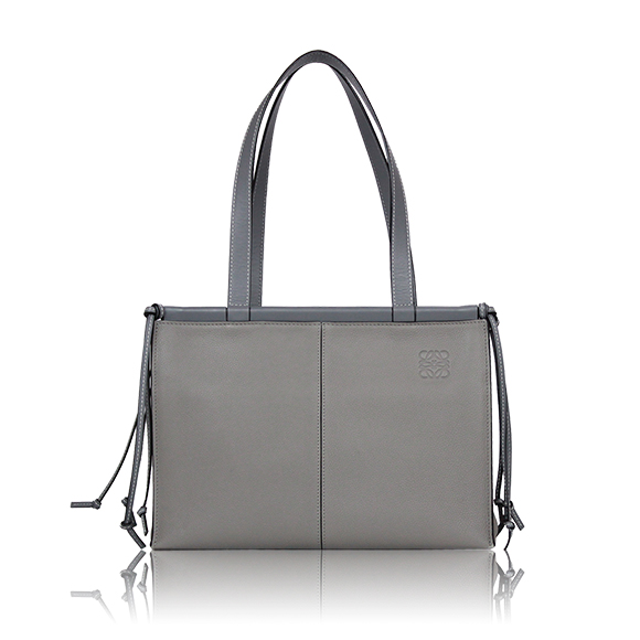 LOEWE クッショントート 32&nbsp;x23&nbsp;x15cm(幅&nbsp;x 高さ&nbsp;x マチ)