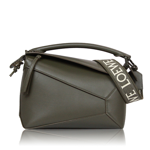LOEWE パズルエッジバッグスモール 24 x16 x10cm(幅 x 高さ x マチ)