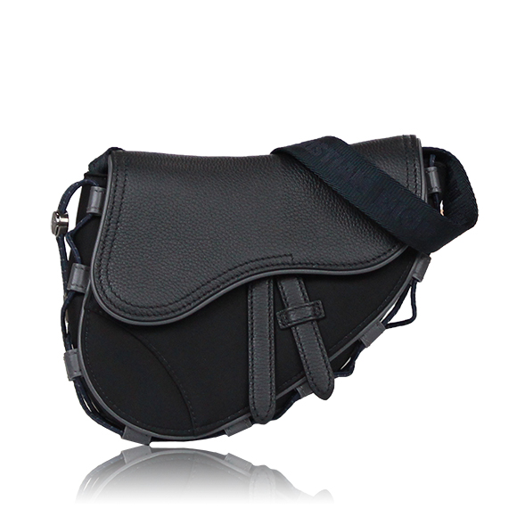 Dior サドルバッグ 18 x16 x5cm(幅 x 高さ x マチ)