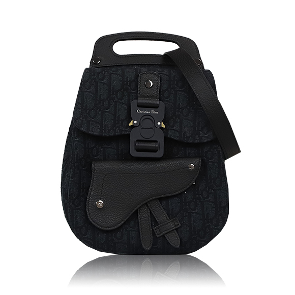 Dior サドルミニバックパック 18&nbsp;x22&nbsp;x9cm(幅&nbsp;x 高さ&nbsp;x マチ)